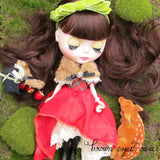 Blythe Red Delicious doll with miniature apples