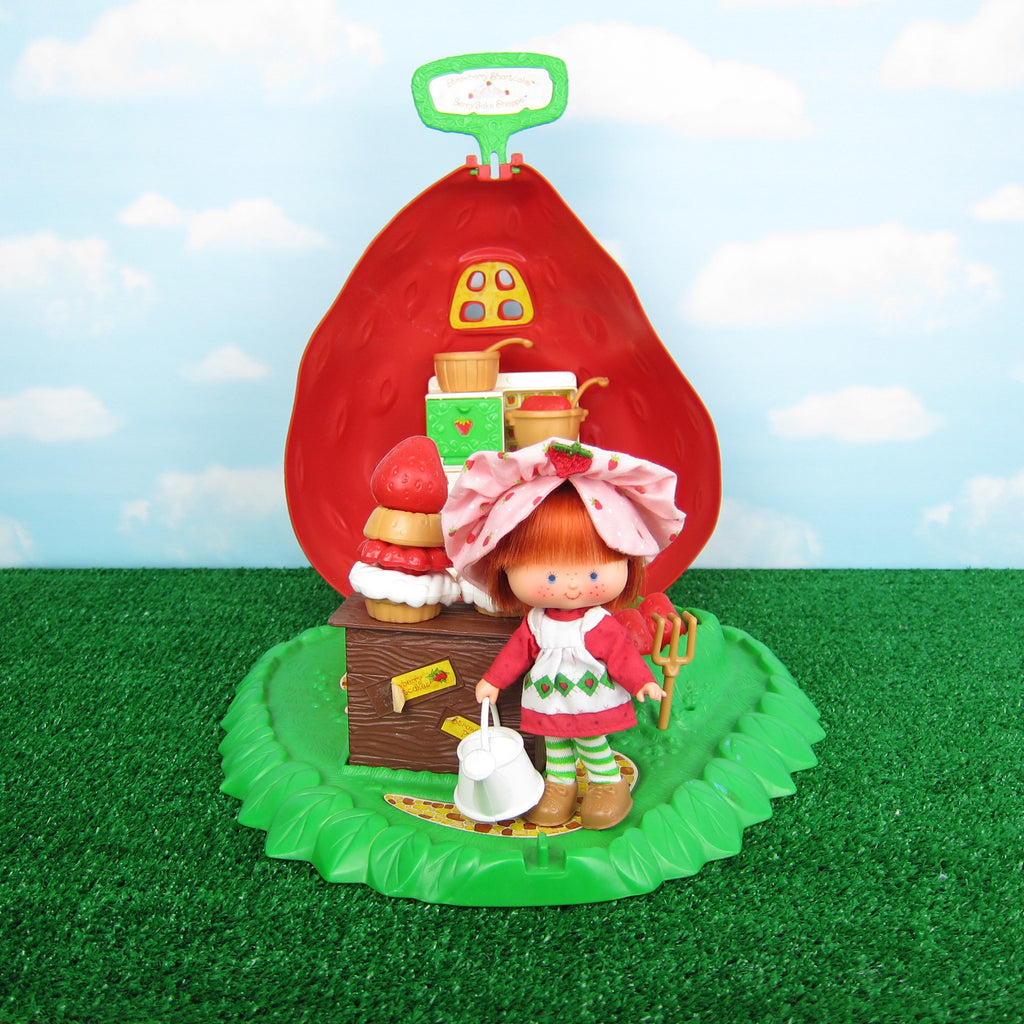 Berry Bake Shoppe Vintage Strawberry Shortcake Playset with Accessories
