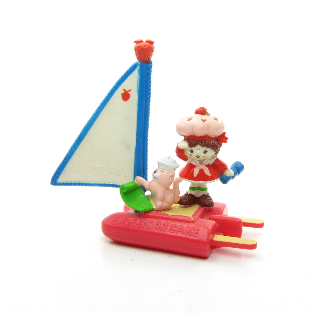 Strawberry Shortcake with Custard on a Sailboat Deluxe Strawberryland Miniatures