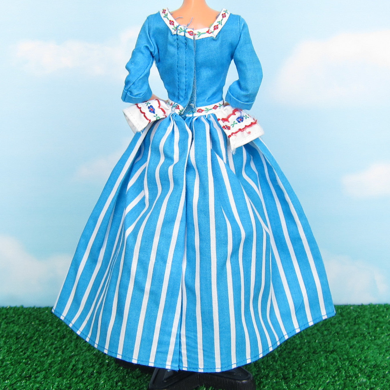 Dutch Barbie Doll Dress Vintage 1994 Dolls of the World #11104 Costume | Brown Eyed Rose Dutch Barbie Doll Dress Vintage 1994 Dolls of the World #11104 Costume | Brown Eyed Rose