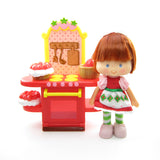 Strawberry Shortcake classic doll with Berry Bake Shoppe
