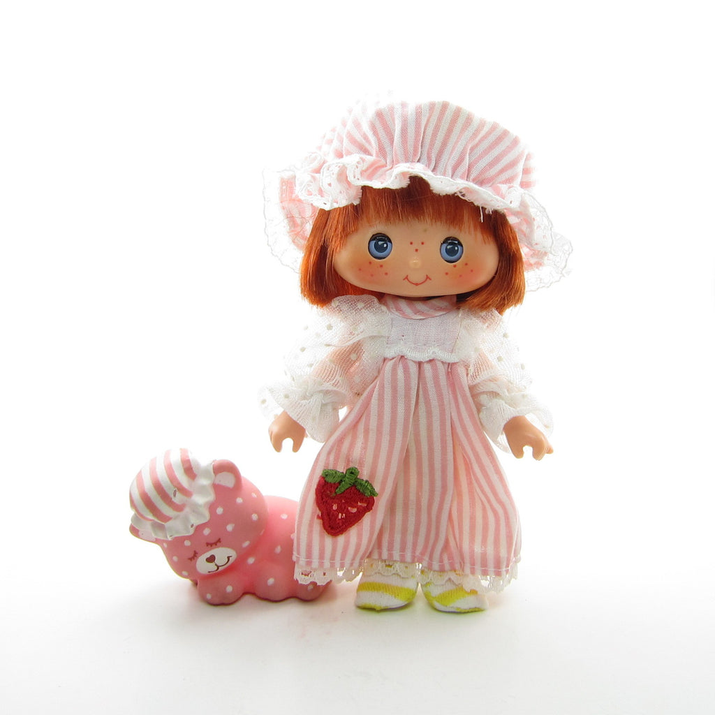 Strawberry Shortcake Sweet Sleeper Doll with Custard Cat Pet