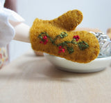 Felt autumn oven mitt for Neo or Middie Blythe dolls