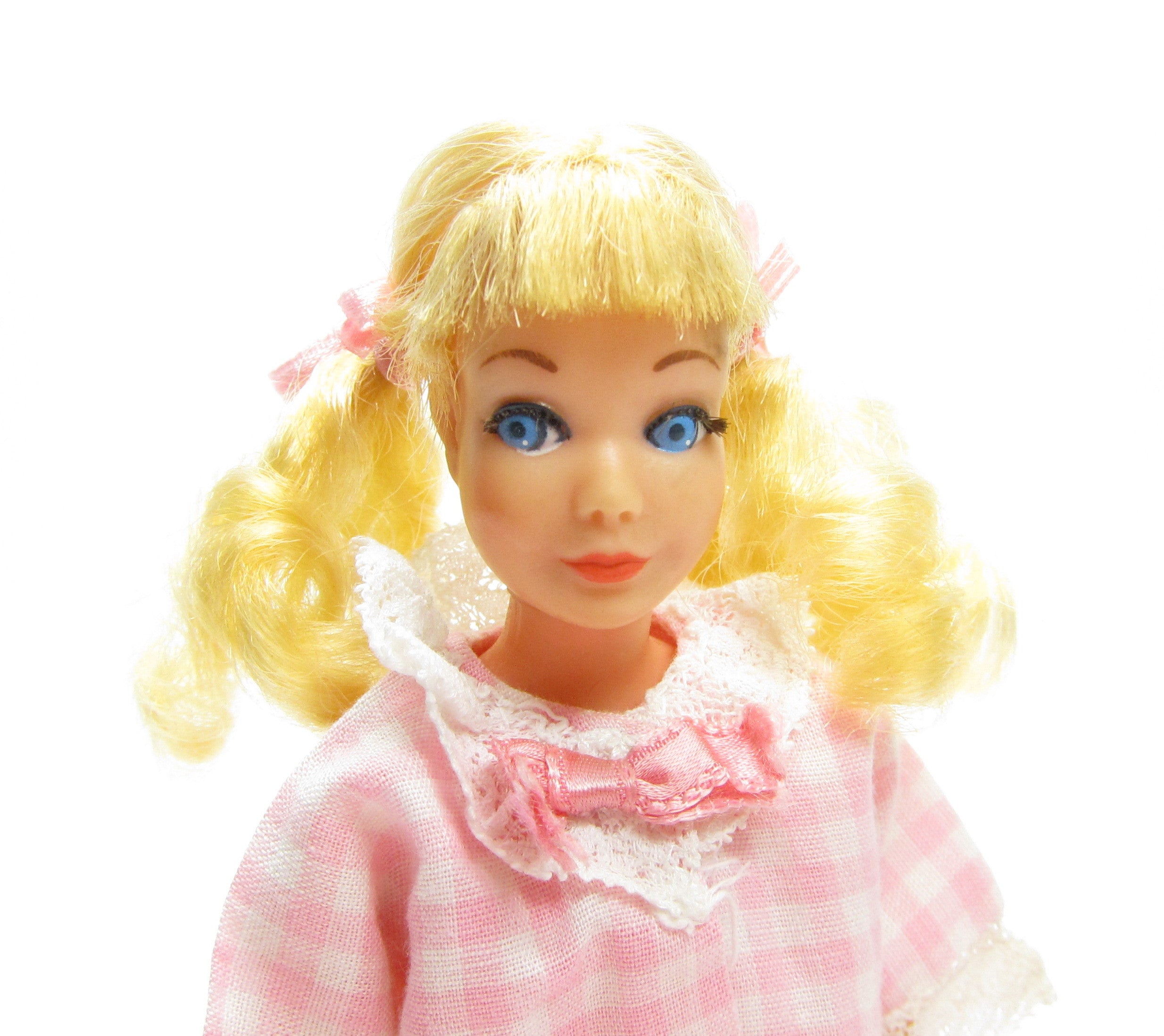Vintage Barbie Twist and Turn TNT Skipper doll with blonde hair